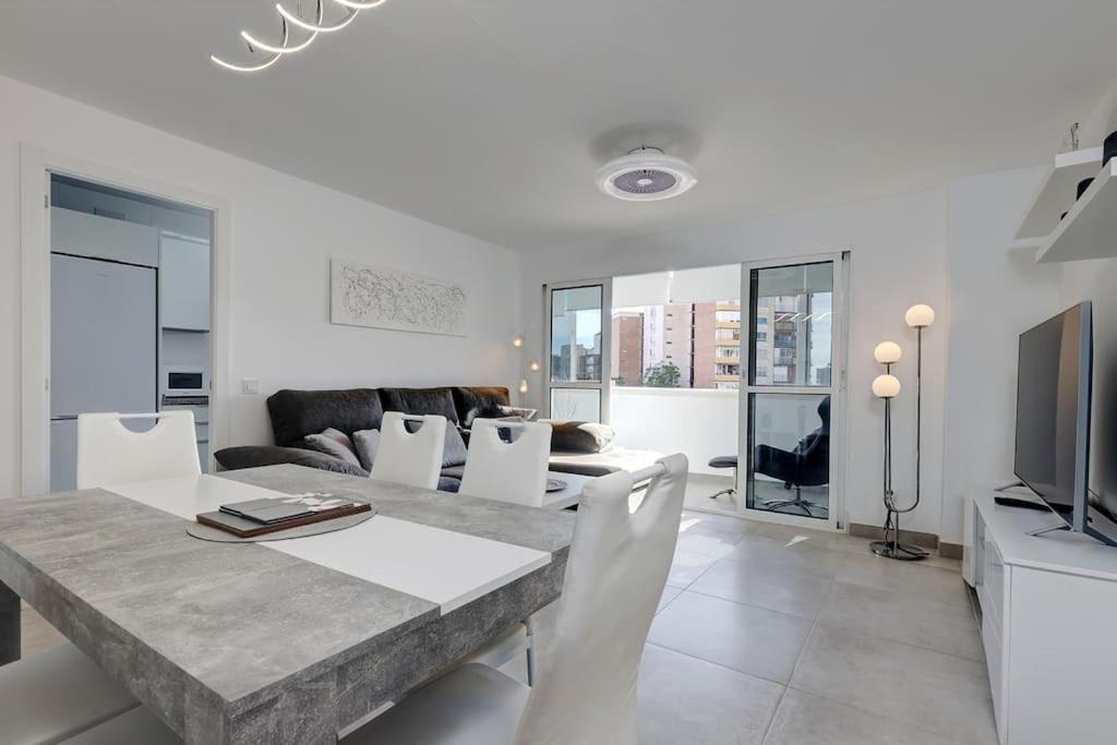 019 Stylish 3 Bed Ibensa Square Apt, Near & Bars