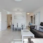 019 Stylish 3 Bed Ibensa Square Apt, Near Beach & Bars