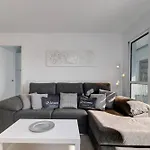 019 Stylish 3 Bed Ibensa Square Apt, Near Beach & Bars