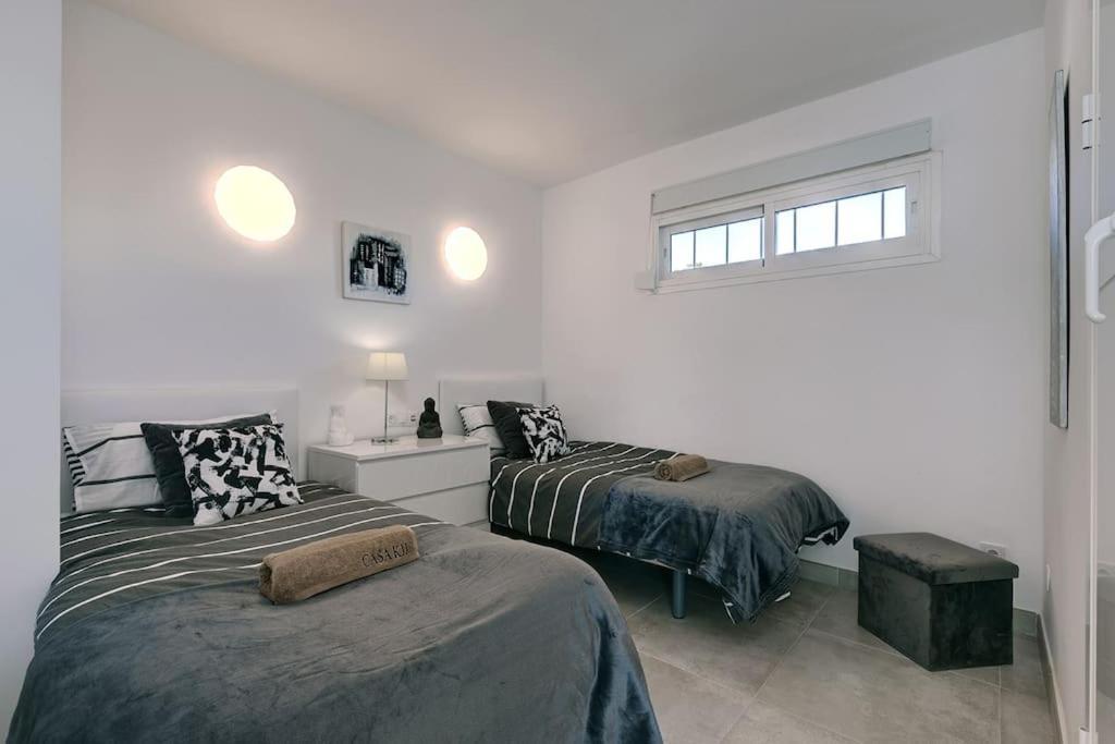 019 Stylish 3 Bed Ibensa Square Apt, Near & Bars Benalmádena