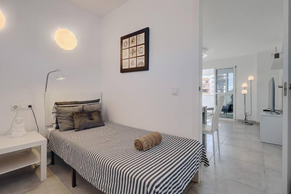 019 Stylish 3 Bed Ibensa Square Apt, Near & Bars Lejlighed *