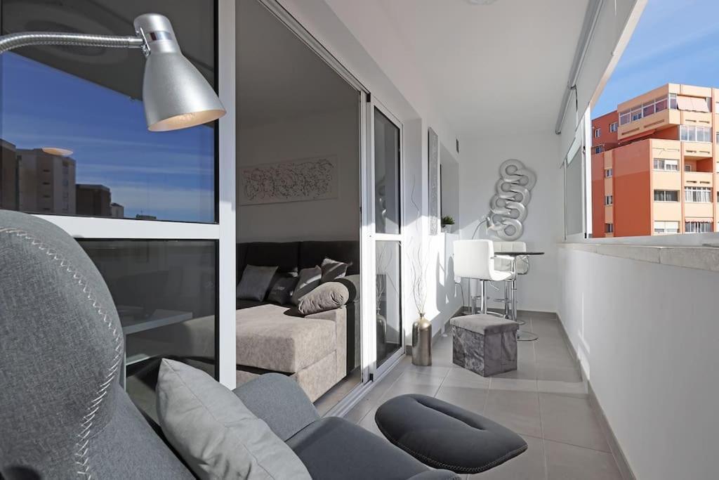019 Stylish 3 Bed Ibensa Square Apt, Near & Bars Benalmádena