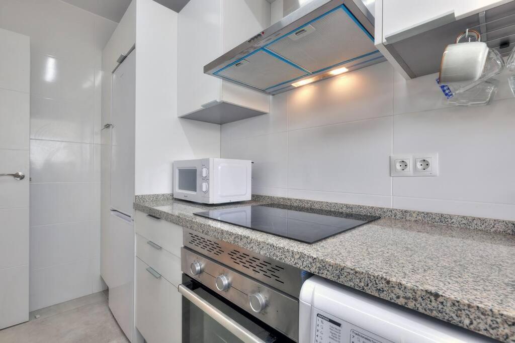 Lejlighed 019 Stylish 3 Bed Ibensa Square Apt, Near & Bars *