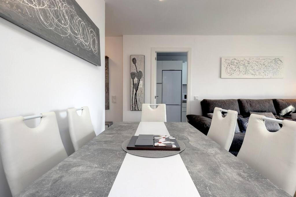 019 Stylish 3 Bed Ibensa Square Apt, Near & Bars Lejlighed Benalmádena