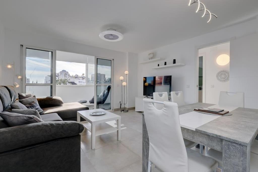 019 Stylish 3 Bed Ibensa Square Apt, Near & Bars Lejlighed Benalmádena