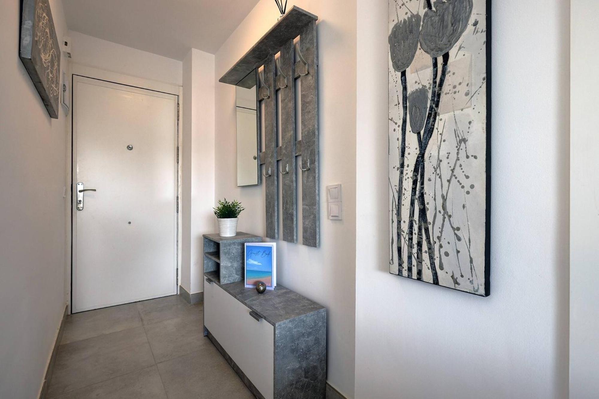 Lejlighed 019 Stylish 3 Bed Ibensa Square Apt, Near & Bars *