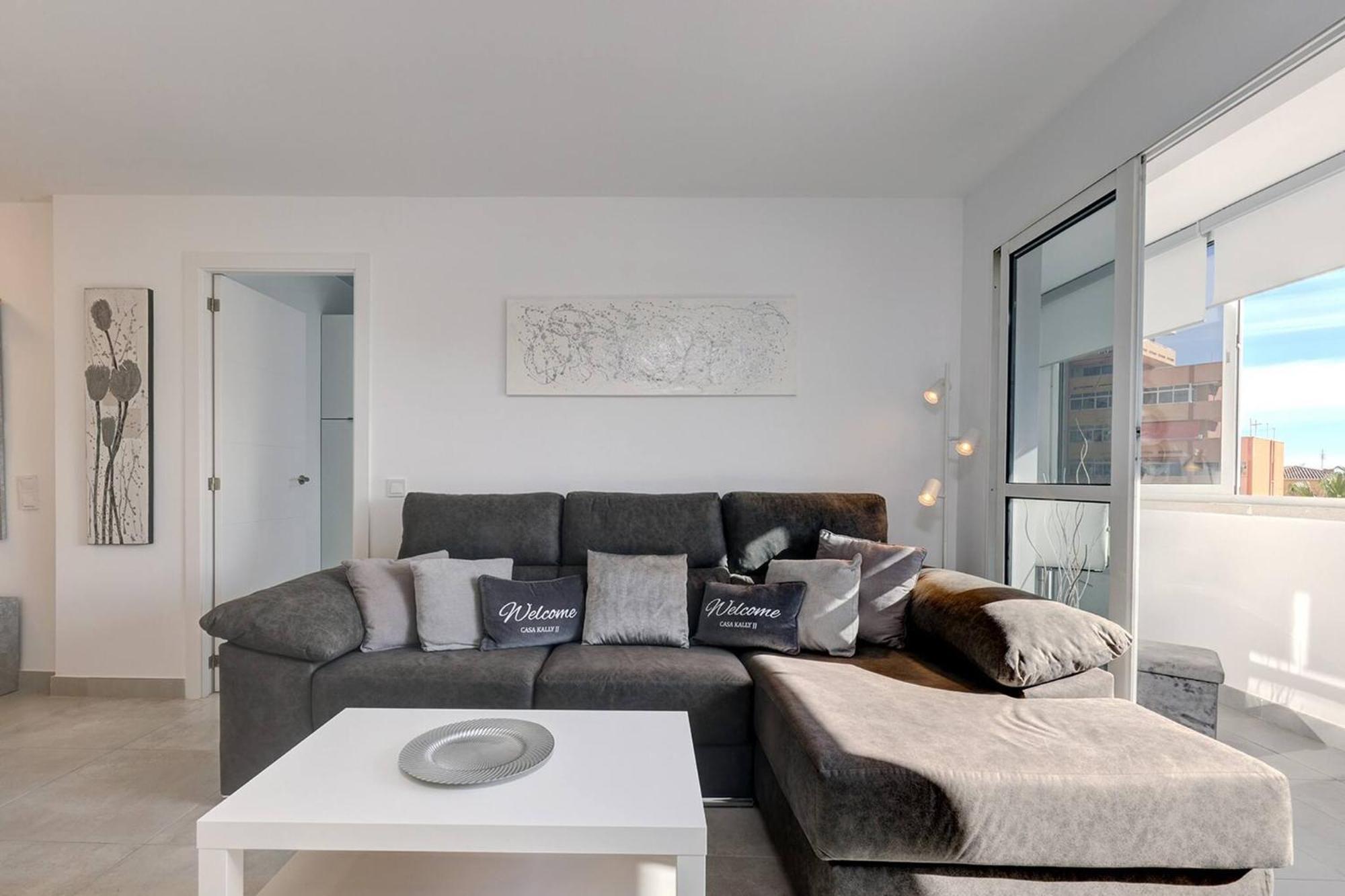 019 Stylish 3 Bed Ibensa Square Apt, Near & Bars Lejlighed *