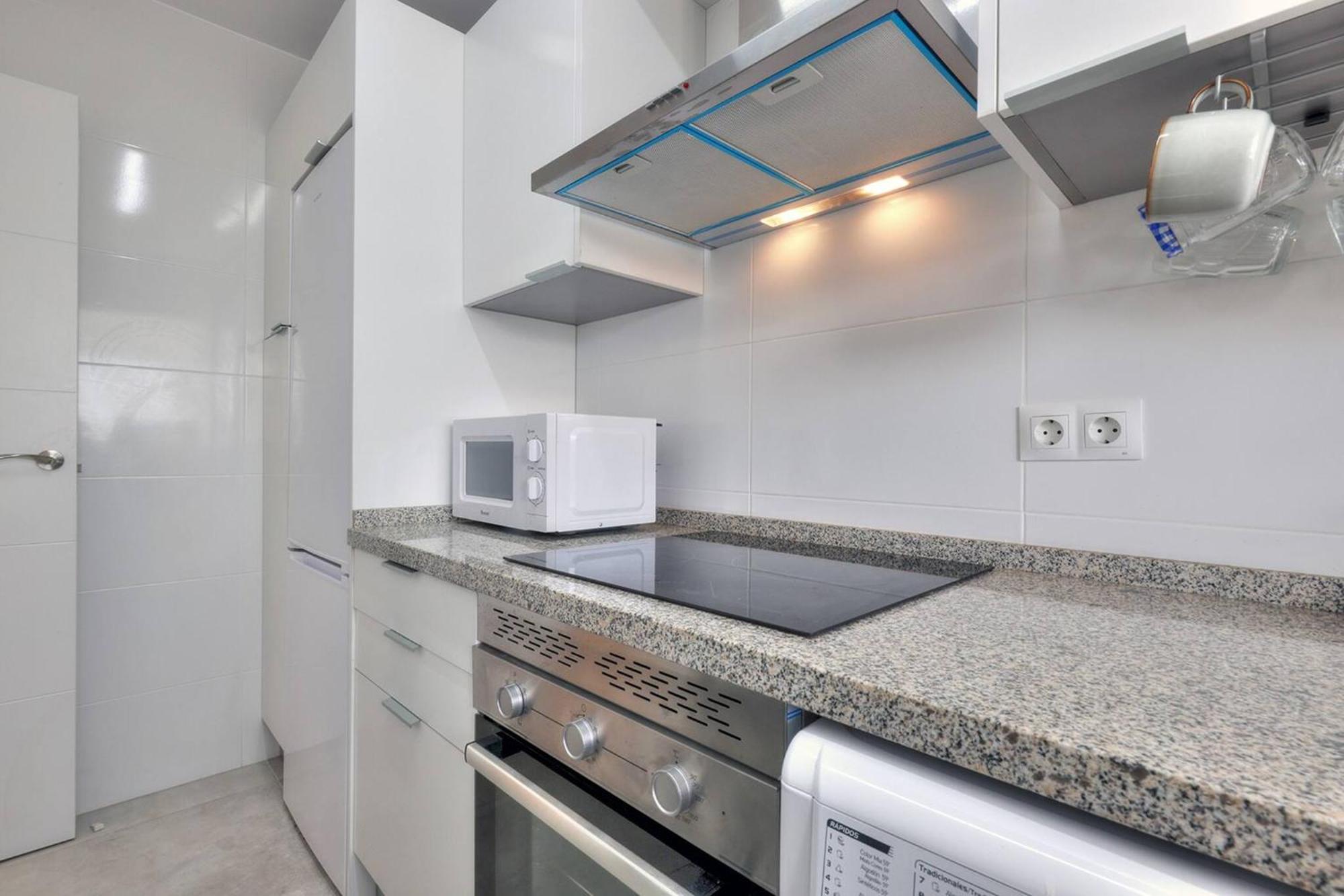 019 Stylish 3 Bed Ibensa Square Apt, Near & Bars Lejlighed