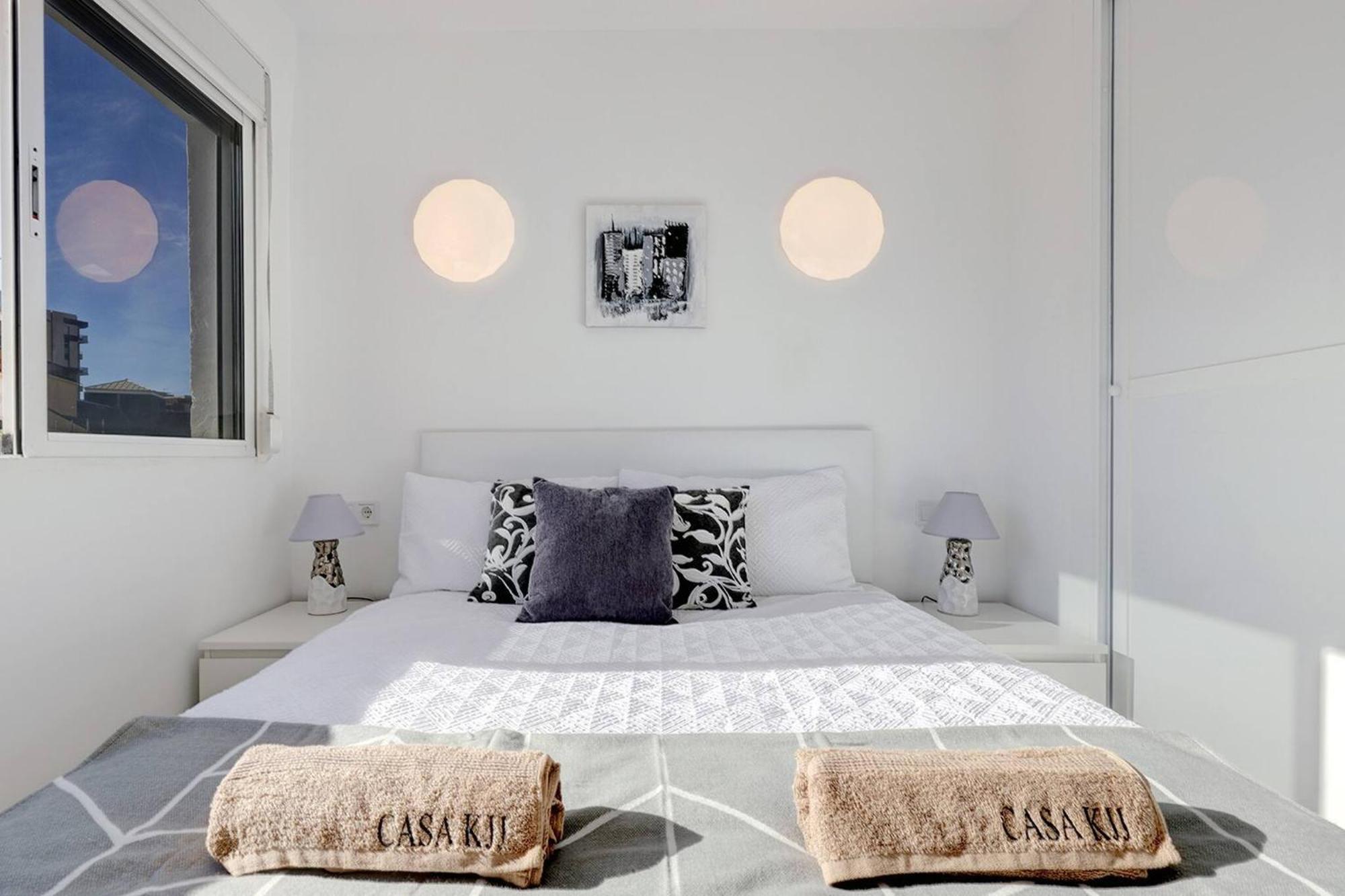 Lejlighed 019 Stylish 3 Bed Ibensa Square Apt, Near & Bars