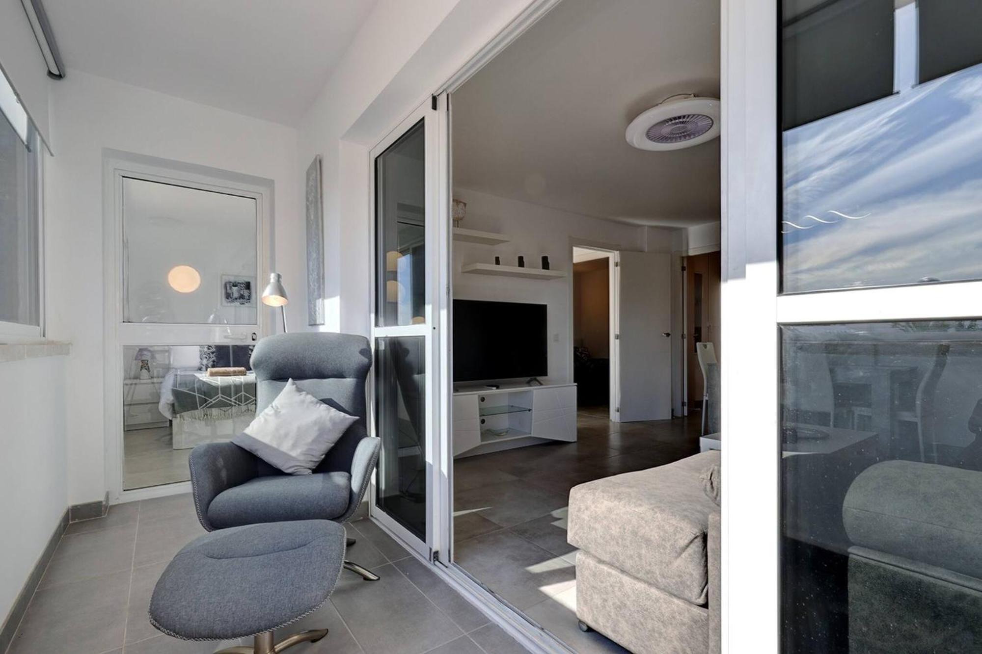 019 Stylish 3 Bed Ibensa Square Apt, Near & Bars Lejlighed *